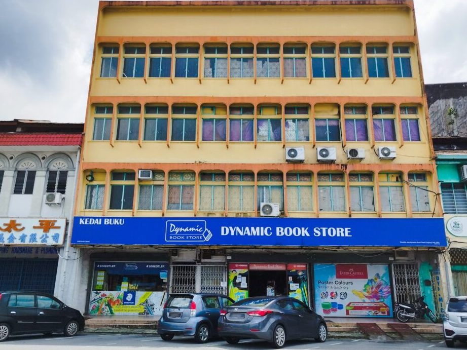 dynamic book and stationery store