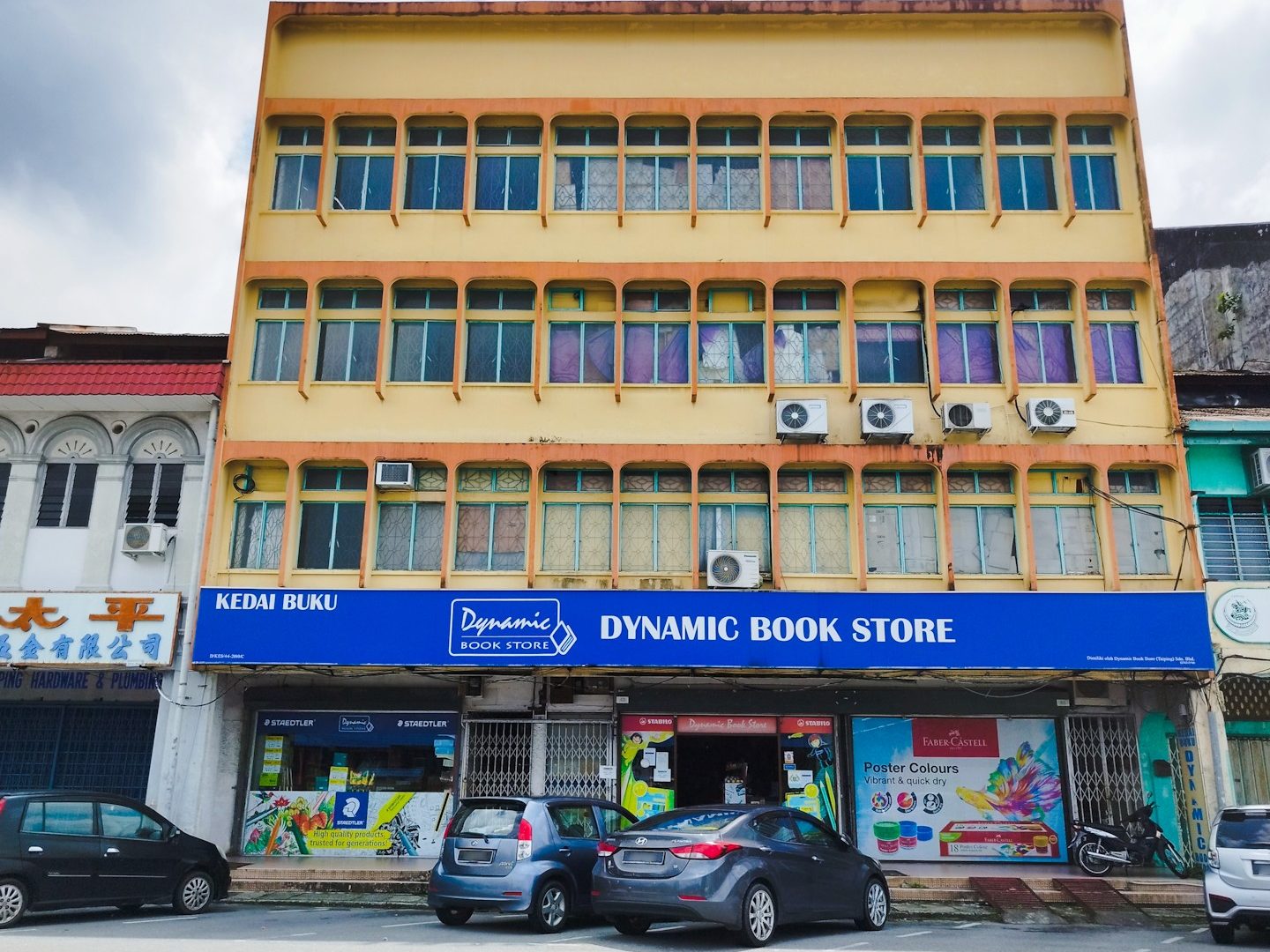 dynamic book store