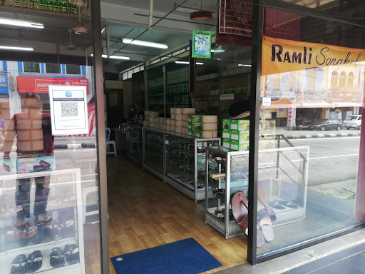 KEDAI MENJAHIT PAKAIAN DAN SONGKOK (RAMLI SONGKOK)