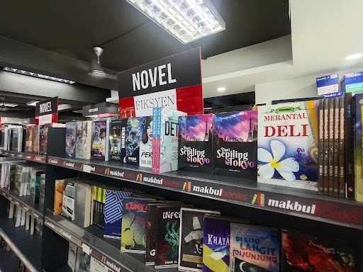 Makbul Books Store