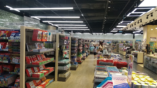 POPULAR Bookstore 大众书局 | IPC Shopping Centre