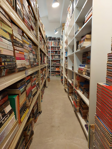 Dokusho Bookstore
