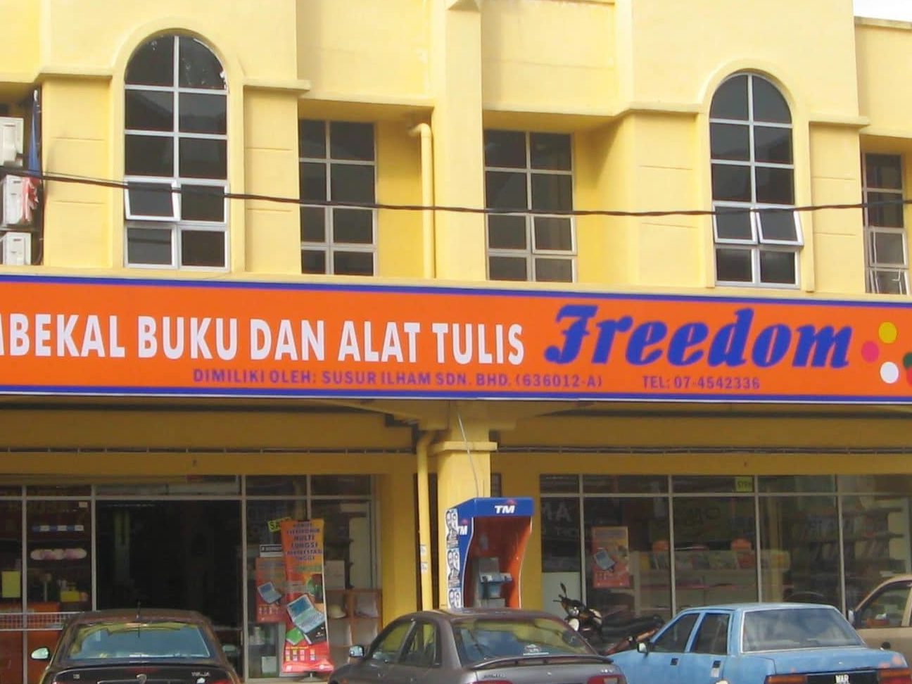pembekal buku dan alat tulis freedom parit raja