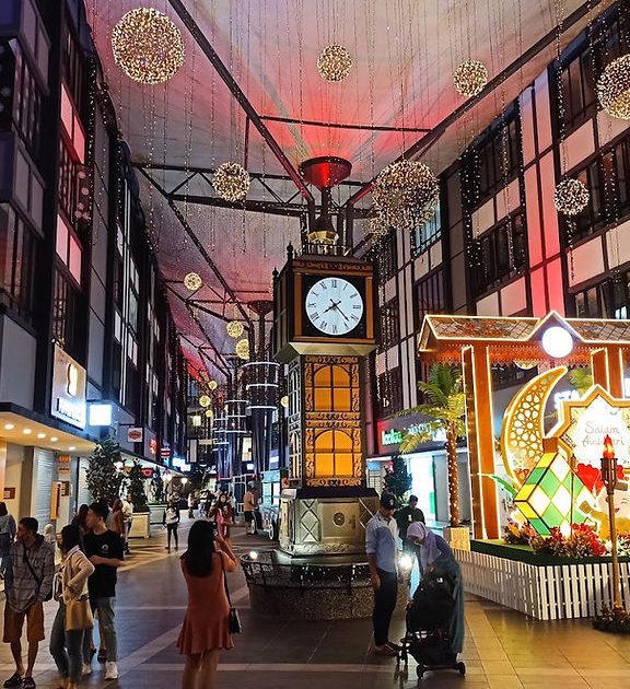 pusat beli belah boulevard